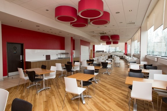 https://ednext.studytours.it/storage/1415/college_chestervacanzestudio-(11).jpg
