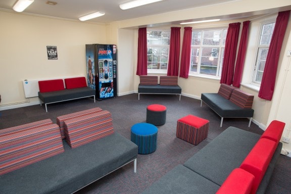 https://ednext.studytours.it/storage/1416/college_chestervacanzestudio-(12).jpg