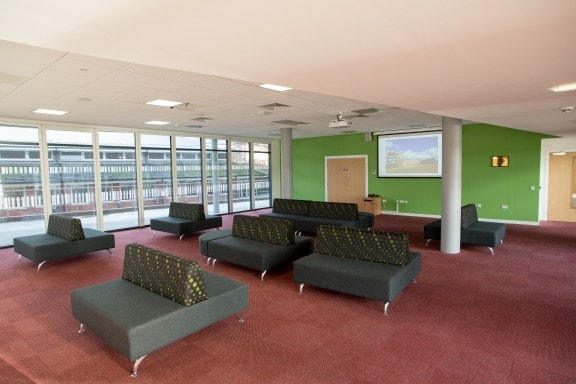 https://ednext.studytours.it/storage/1417/college_chestervacanzestudio-(13).jpg