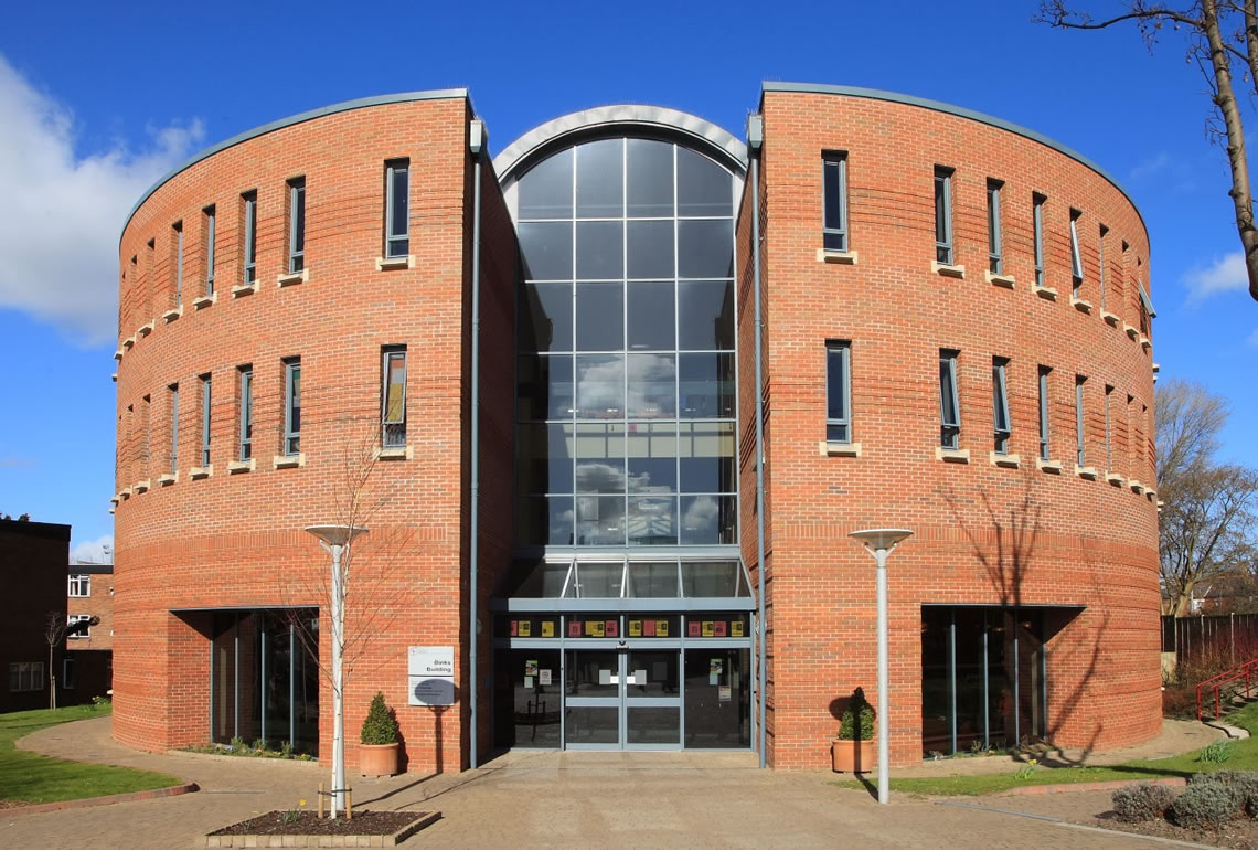 https://ednext.studytours.it/storage/1420/college_chestervacanzestudio-(2).jpg