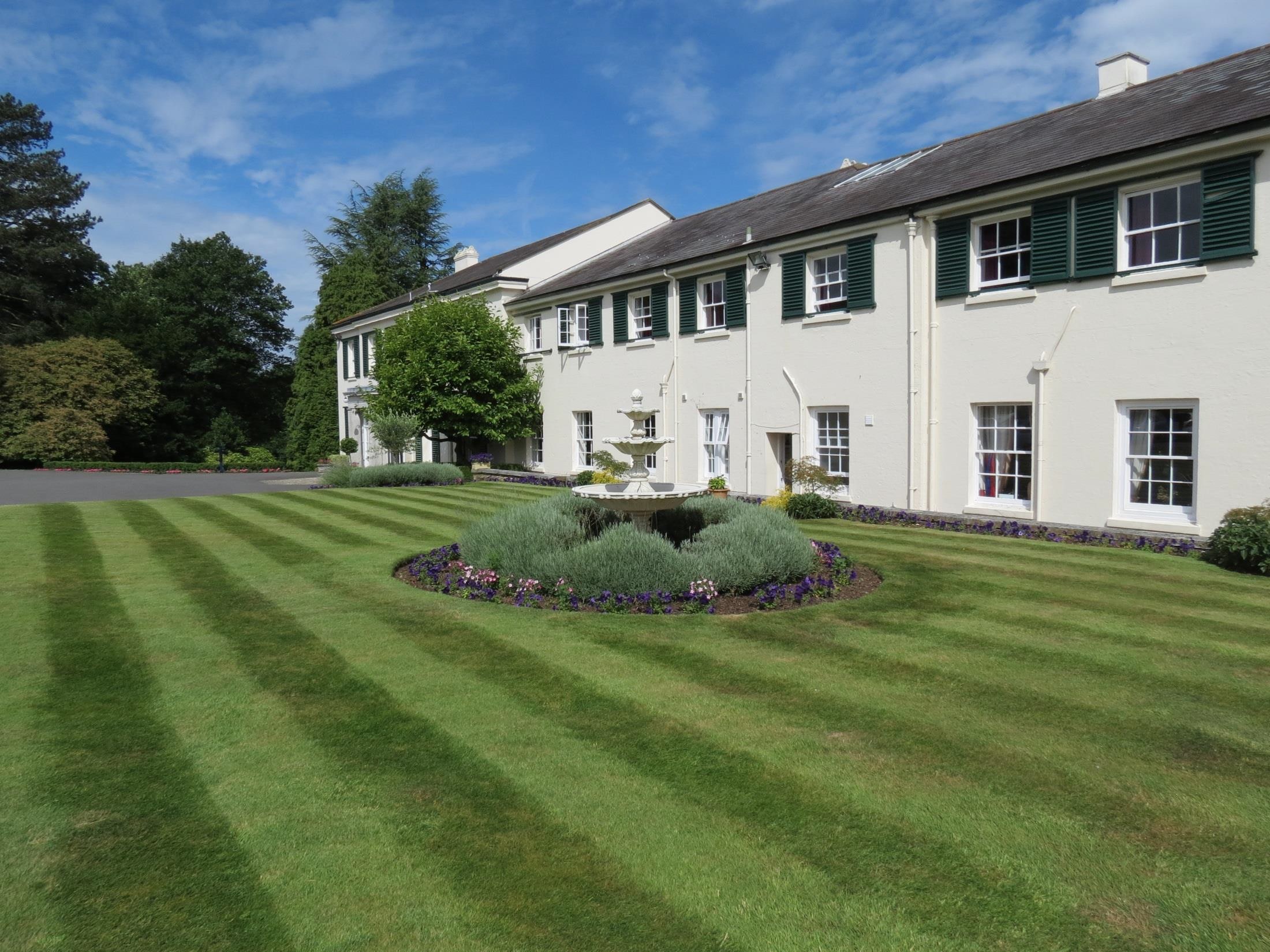 https://ednext.studytours.it/storage/1472/college_londoneffinghamvacanzestudio-(10).jpg
