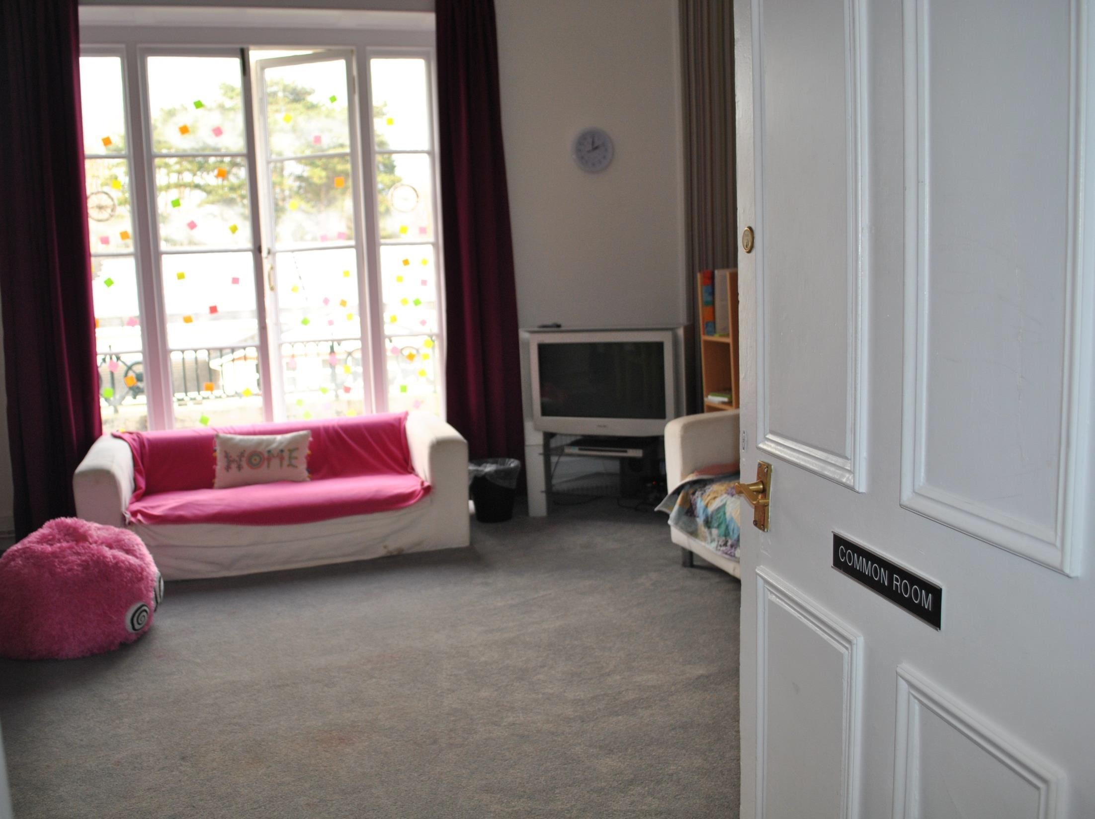 https://ednext.studytours.it/storage/1475/college_londoneffinghamvacanzestudio-(13).jpg
