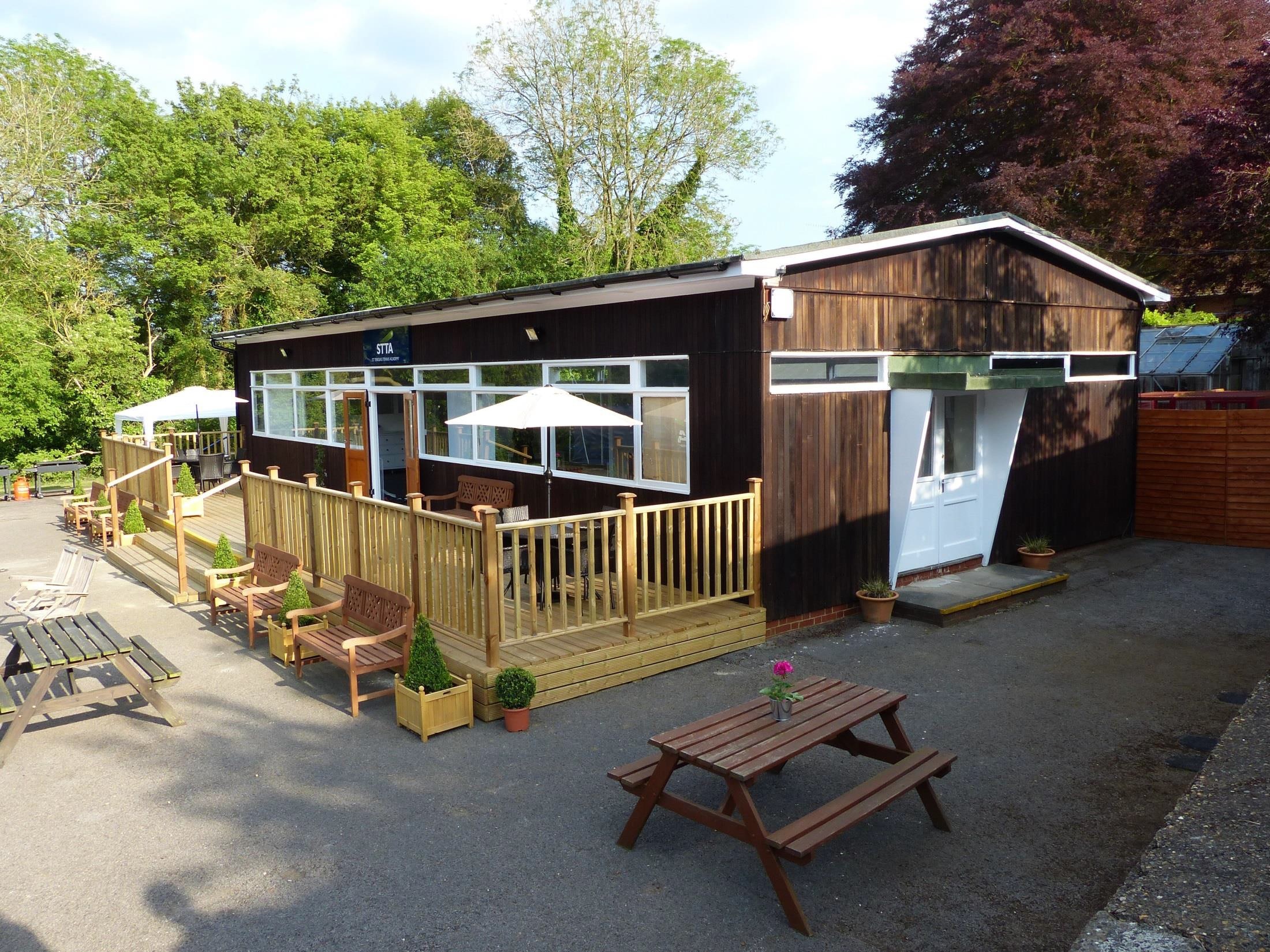https://ednext.studytours.it/storage/1476/college_londoneffinghamvacanzestudio-(14).jpg