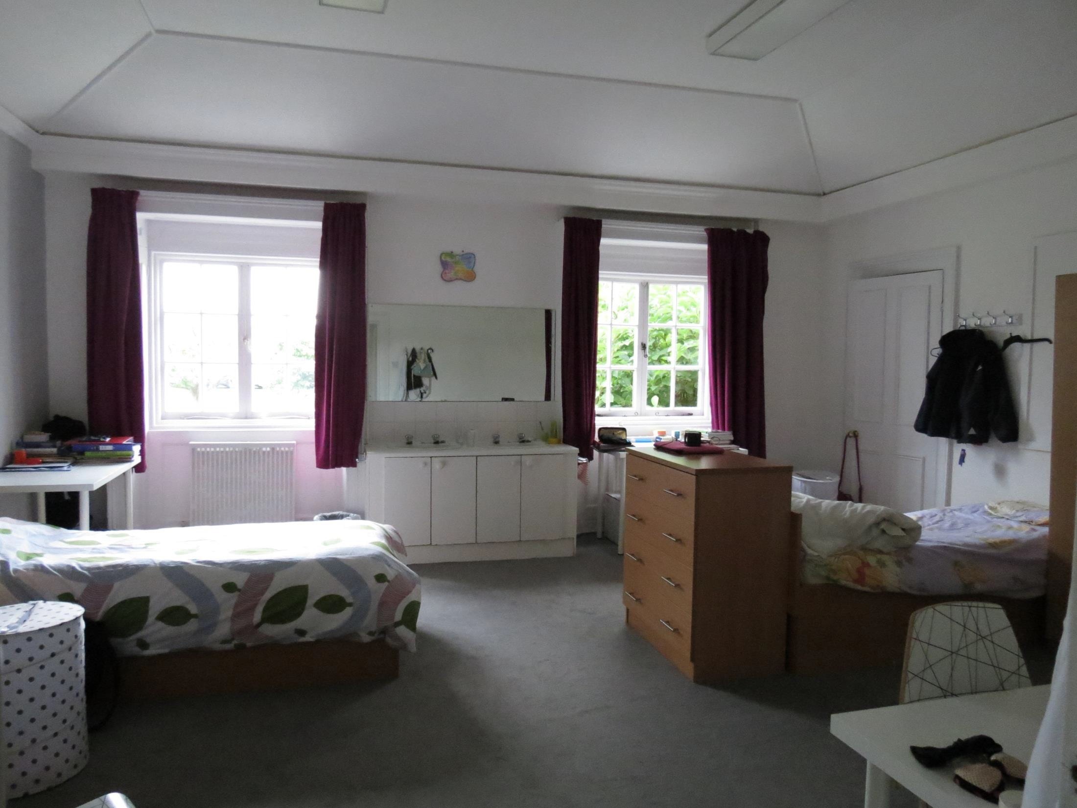https://ednext.studytours.it/storage/1481/college_londoneffinghamvacanzestudio-(5).jpg
