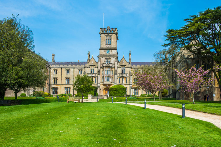https://ednext.studytours.it/storage/15368/Image-of-Kingswood-School-840x560.jpg