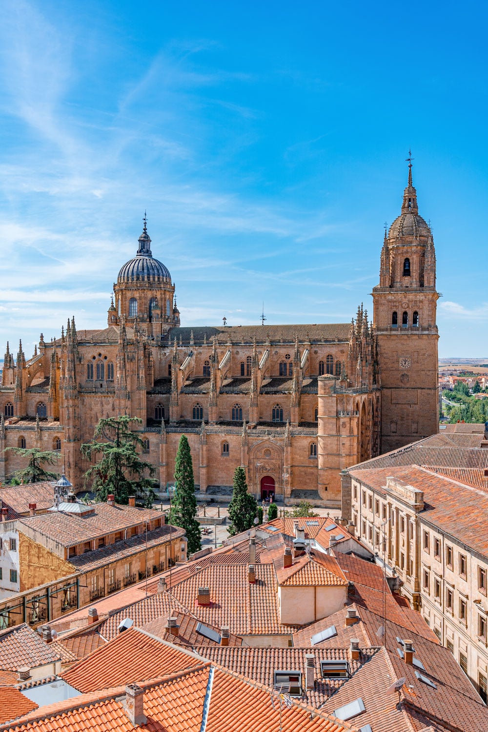 https://ednext.studytours.it/storage/15535/salamanca-cathedrals-1.jpg