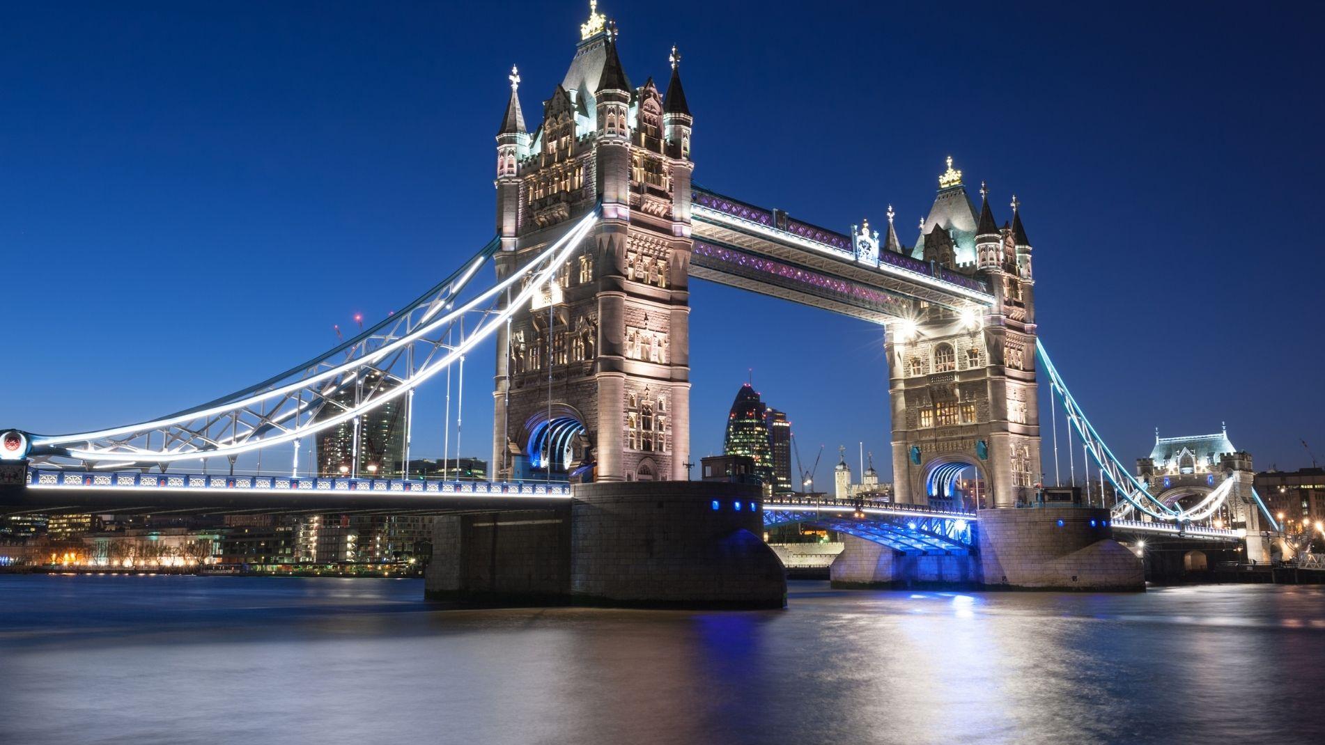 London – Tower Bridge & St Paul Cathedral